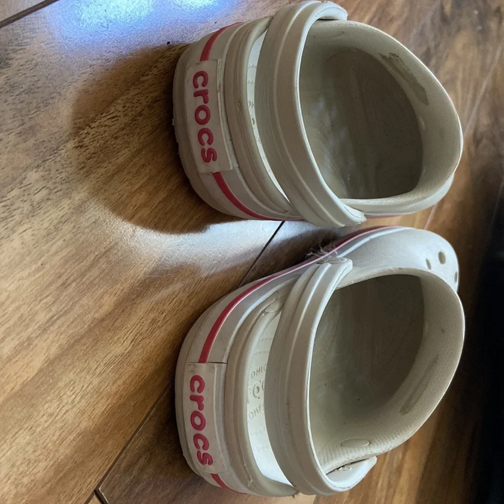 Girls Crocs - Picture 2 of 4